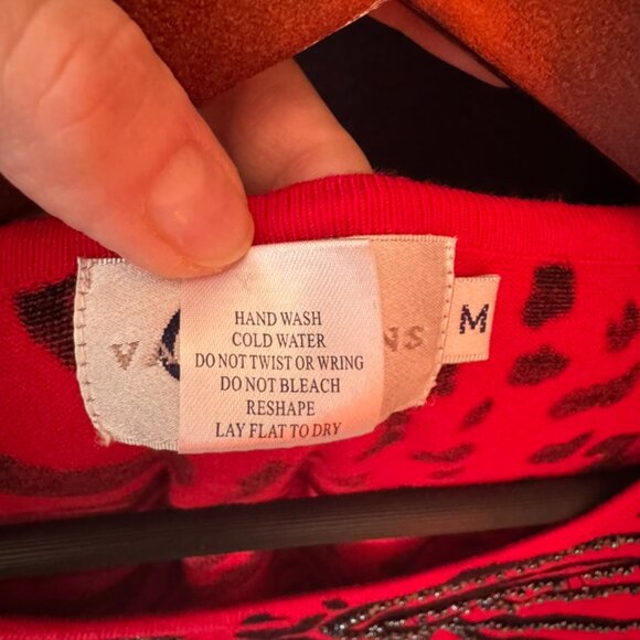 Caliente! Red top with rhinestones Size M - Picture 3 of 4